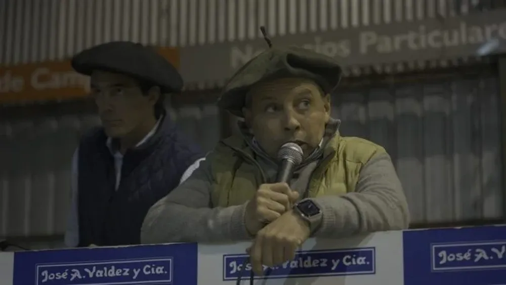 Pablo Valdez, director del escritorio, junto a Alejandro Nano Núñez, rematador.