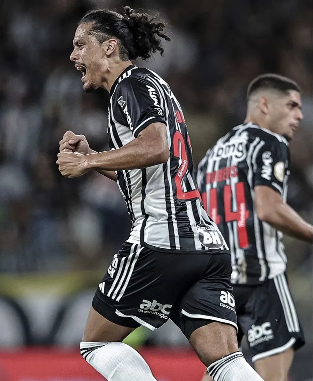 Mauricio Lemos celebra su gol para Atlético Mineiro ante Vasco Da Gama en el inicio del Brasileirao