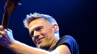 Bryan Adams llega a España para encabezar el Cap Roig