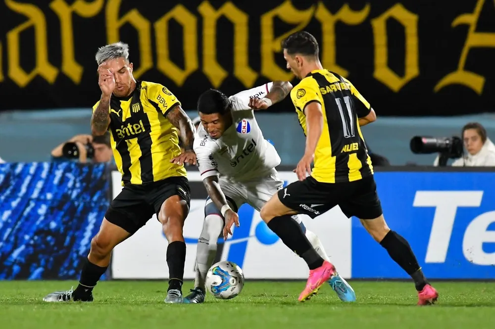 Peñarol juega el clásico la semana que viene