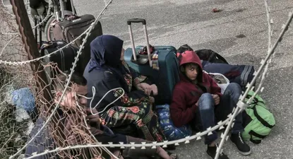Miles de palestinos atestan frontera de Gaza