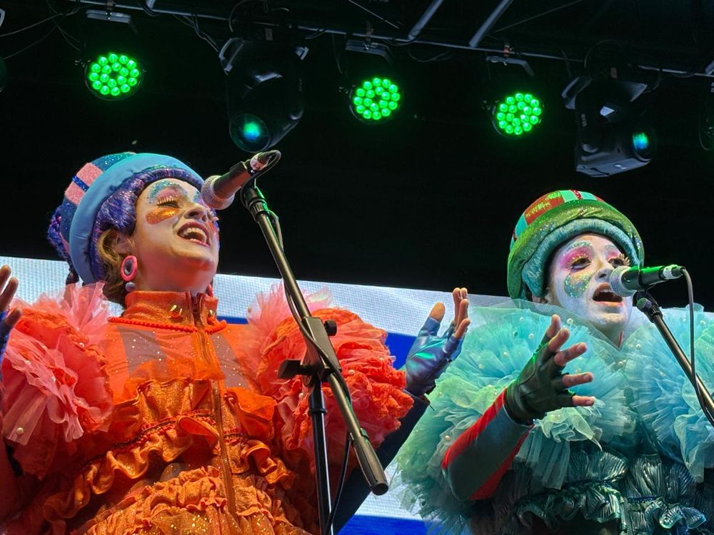 Murga Cayó la Cabra en el Desfile Inaugural de Carnaval 