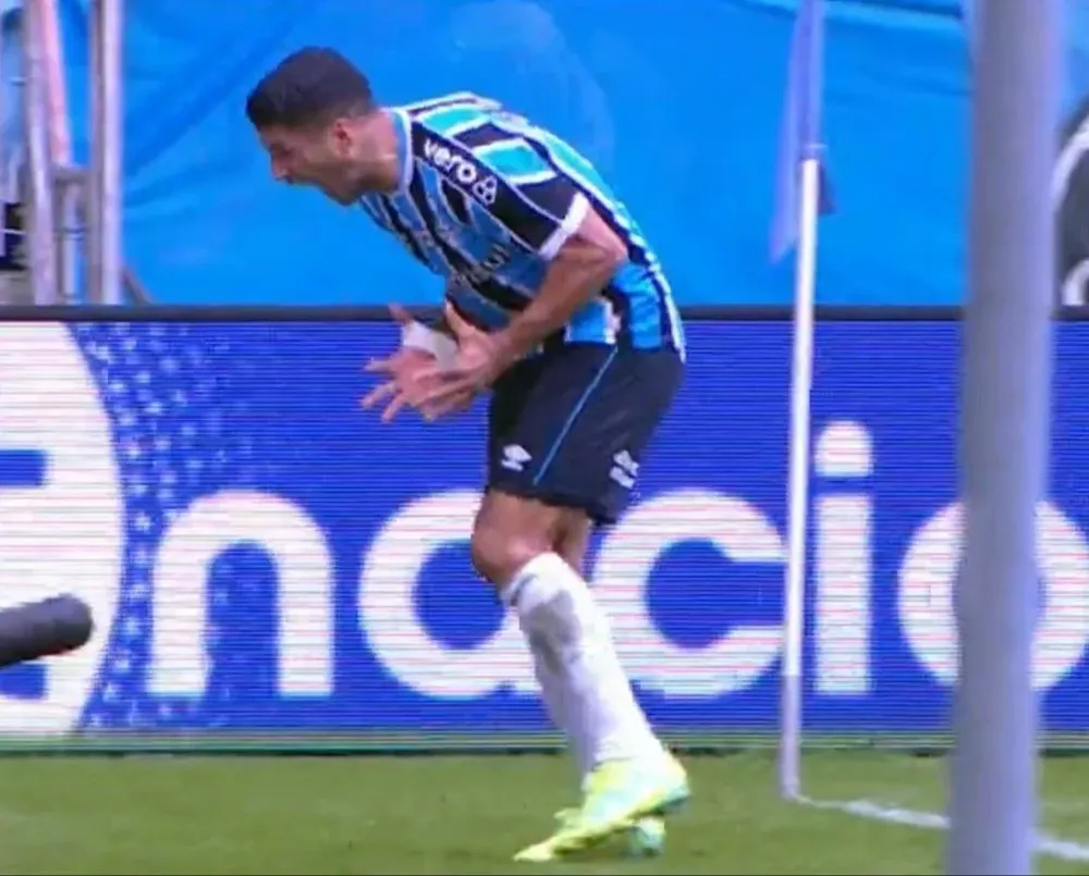 Luis Suárez quedó muy molesto con el arbitraje