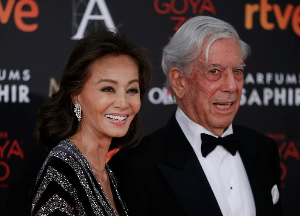 Isabel Preysler junto a el fallecido escritor, Mario Vargas Llosa.