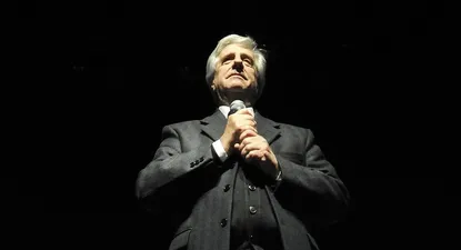 Lunes 19. El precandidato del FA Tabaré Vázquez en el aniversario de Asamblea Uruguay