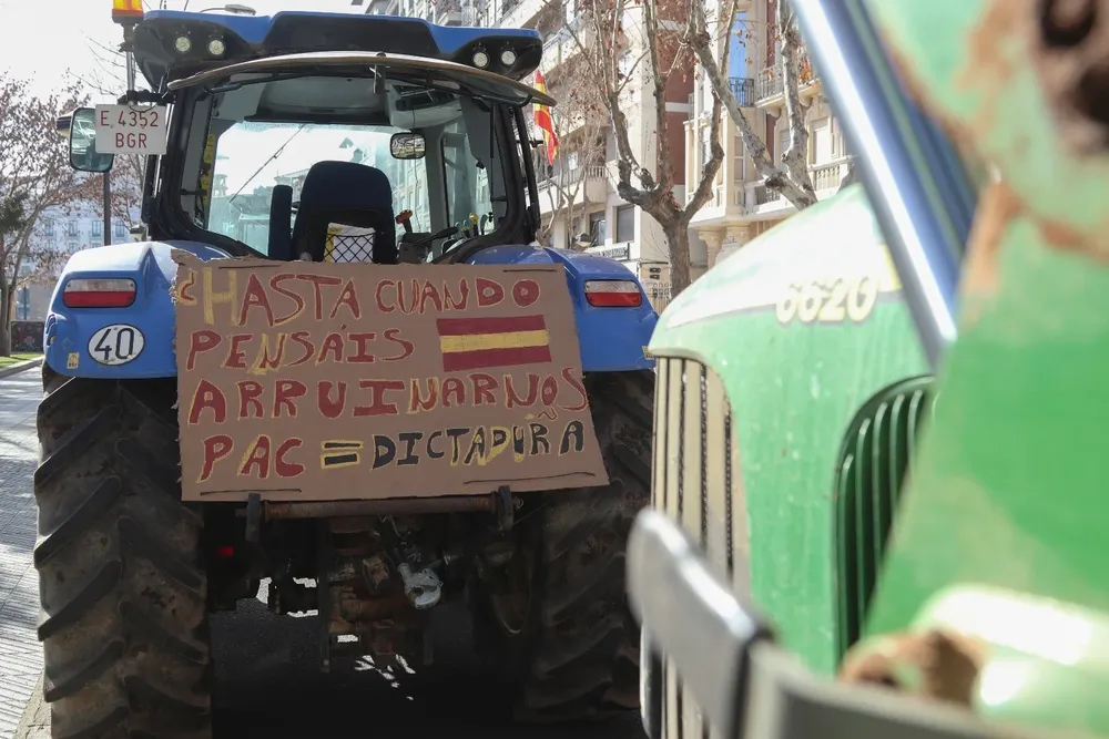 Más de 200 tractores aparcan en la zona centro de Zamora este jueves, tercer día consecutivo de tractorada, para visibilizar el hartazgo del sector y reivindicar límites para los acuerdos del libre comercio con terceros países.