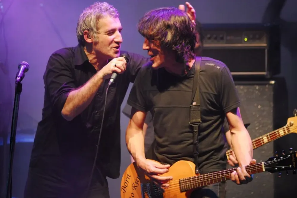 Con su disco Canción de cuna para vidas en jauría (2007), giraron por todo el país y agotaron cinco shows en el Cine Plaza.