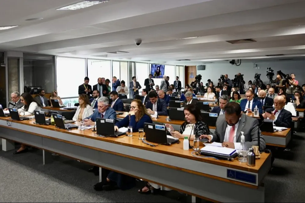 “Bolsonaro usó el aparato estatal para erosionar las instituciones y mantener el poder de forma perenne y autoritaria”, determinó la comisión legislativa.