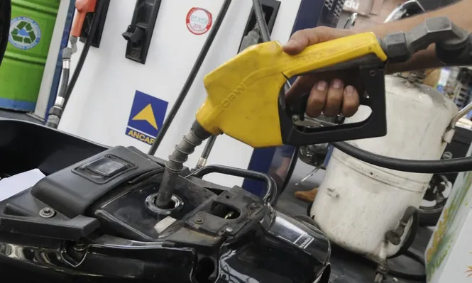Unas 20 estaciones de servicio se quedaron sin combustible por paro de trabajadores de Ancap: ¿cuándo se normaliza la situación?