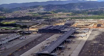 brasil abre fronteras a viajeros que lleguen por avion aunque sigue avanzando la pandemia