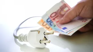 El precio de la luz bajará este sábado..