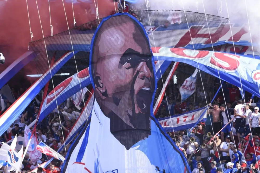 Los hinchas de Nacional desplegaron una tela con la imagen del Morro García en el clásico en el Parque