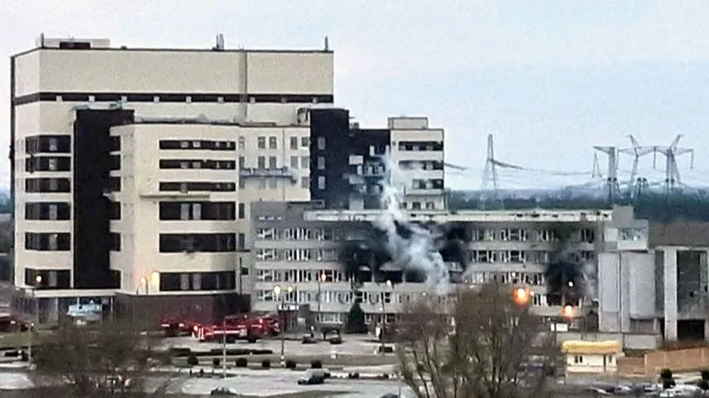 Un edificio de la central de Zaporiyia