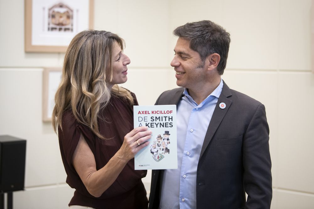 El gobernador Axel Kicillof junto a la vicepresidenta segunda de España, Yolanda Díaz.