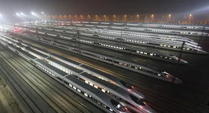 China- Trenes de alta velocidad realizan una prueba en una estación de manteniemiento en Wuhan