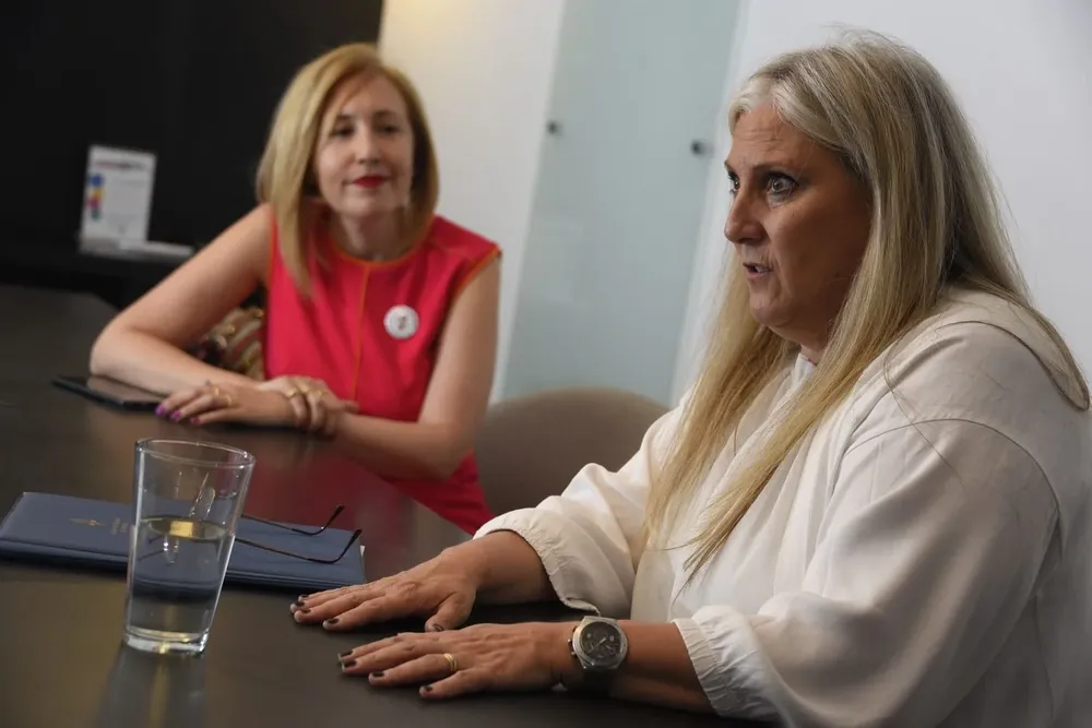 Presidenta de la Asociación de Escribanos, Jenifer Alfaro, y la presidenta del Colegio de Abogados, Laura Capalbo