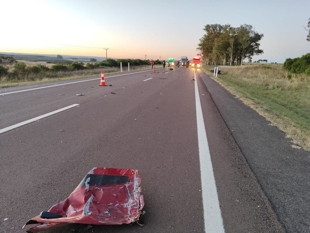 El auto terminó a varios metros del lugar del choque