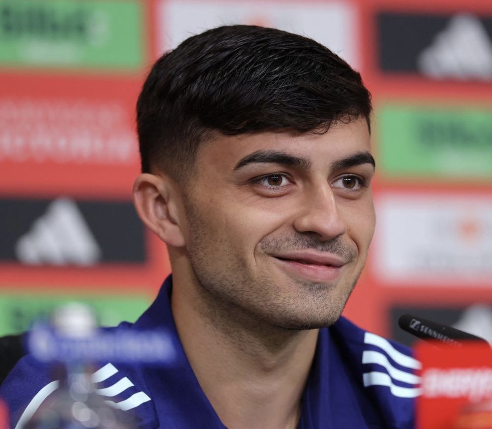 Pedri en conferencia de prensa.