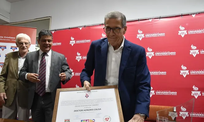 El título honoris causa que recibió Tabárez