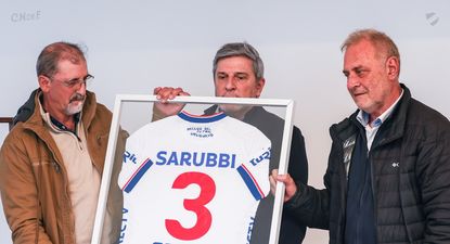 Nacional retiró el dorsal número 3 en homenaje a Juan Izquierdo; el presidente Ricardo Vairo y el expresidente Alejandro Balbi, acompañaron a los familiares del exfutbolista
