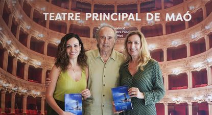 Joan Manuel Serrat asistió a la presentación de la programación del Teatro Principal de Mahón. EFE
