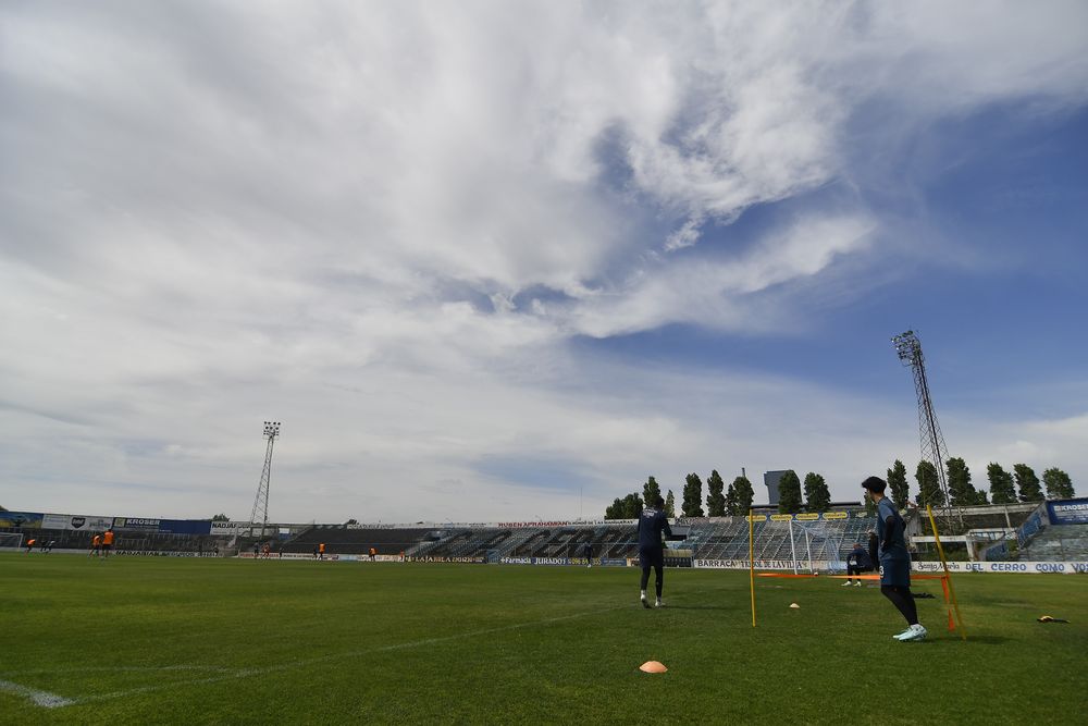 Los goleros de Cerro entrenan de cara al partido con Peñarol Los goleros de Cerro entrenan de cara al partido con Peñarol
