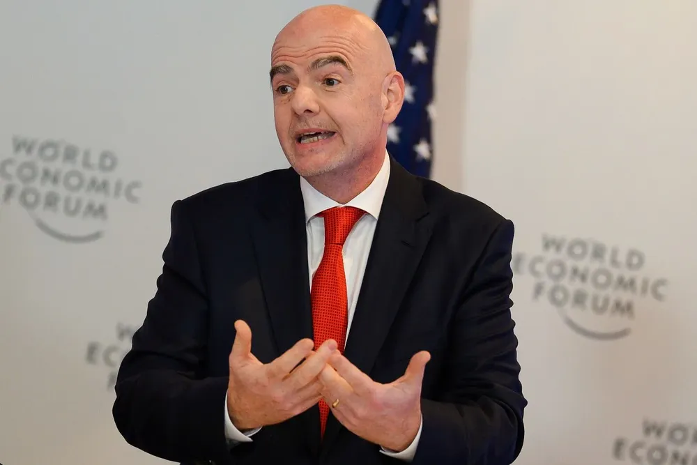 Gianni Infantino trabaja para que se pueda jugar la fecha de Eliminatorias en Sudamérica