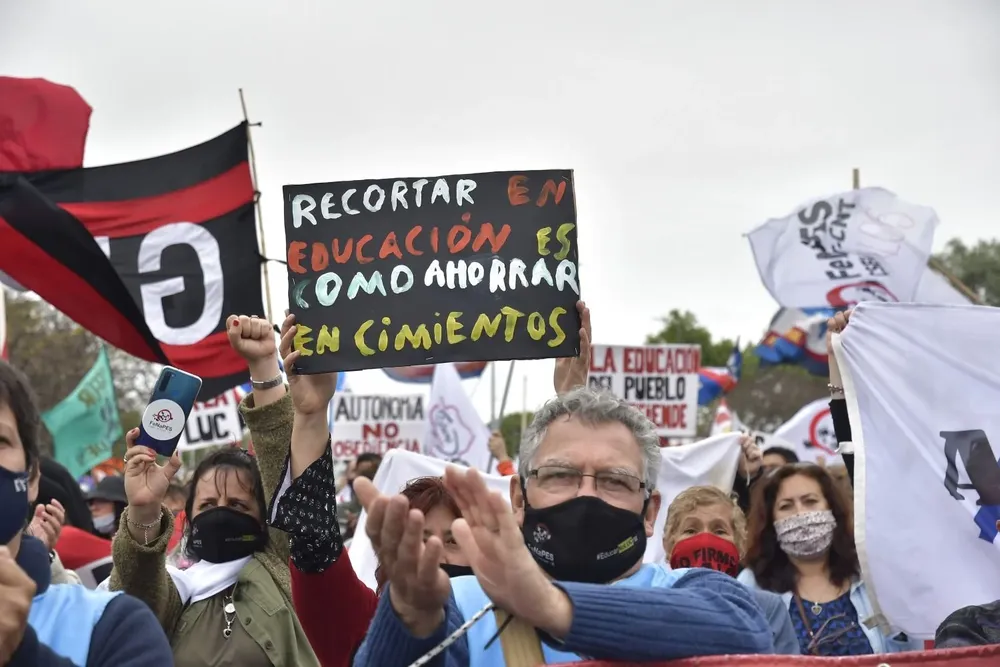 Los sindicatos de la enseñanza cuestionan al gobierno de Luis Lacalle Pou.