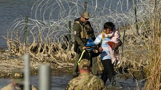 Migrantes son detenidos en la frontera con México