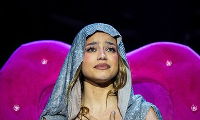 Emilia Mernes, entre lágrimas