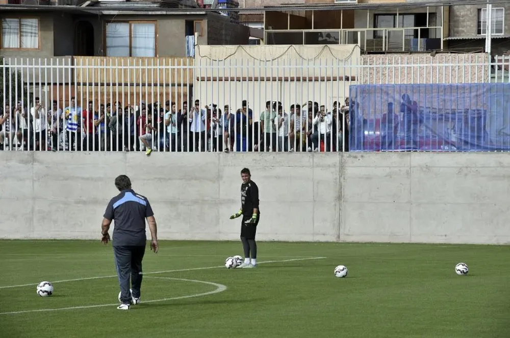 Práctica de Uruguay en Antofagasta con algunos espectadores