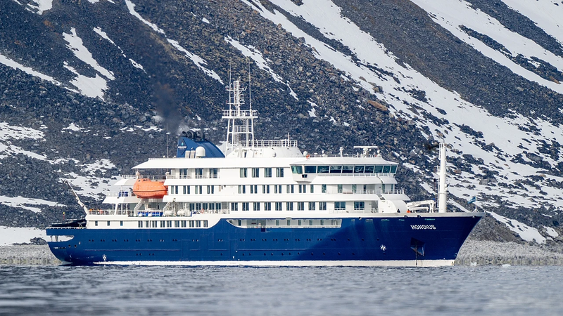 Llega el crucero con Hantavirus a las islas Canarias: los pasajeros españoles harán cuarentena en Madrid y los extranjeros serán repatriados