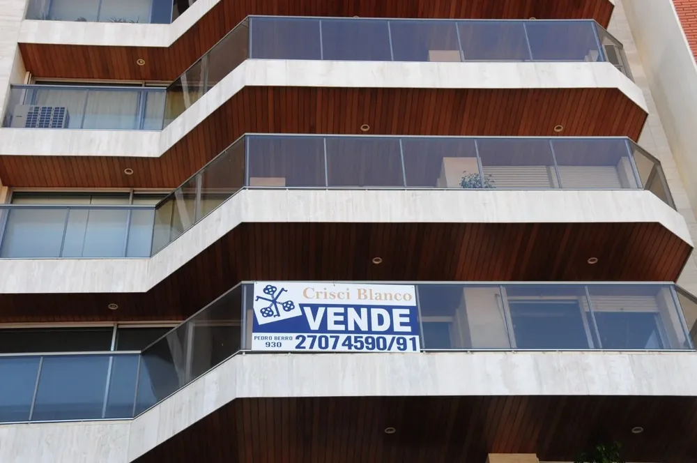 Las consultas las realizan por lo general hombres, de 35 a 55 años, empresarios y profesionales