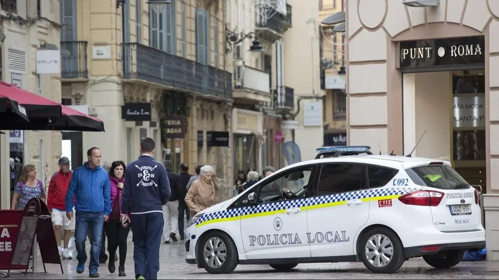 La policía local detuvo al agresor en Málaga.
