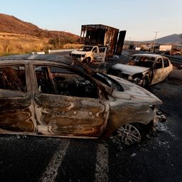 mexico entre incendios, bloqueos y violencia: un centenar de uruguayos vive en zona afectada, pero cancilleria no recibio pedidos de asistencia mexico entre incendios, bloqueos y violencia: un centenar de uruguayos vive en zona afectada, pero cancilleria no recibio pedidos de asistencia