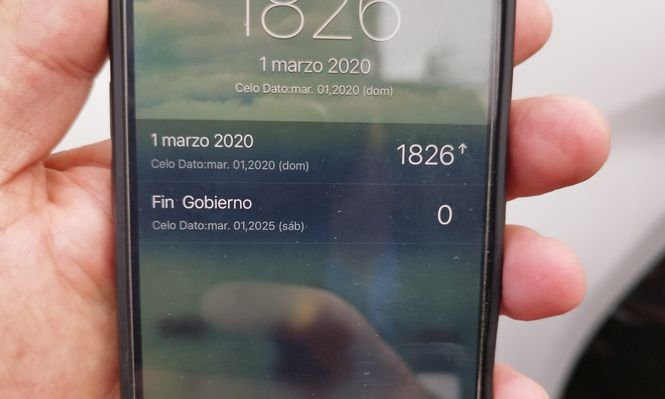 Fin gobierno: qué muestra la pantalla de bloqueo del celular de Lacalle en su último día como presidente