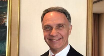 Beraud es un diplomático de carrera con amplia experiencia en el servicio exterior.