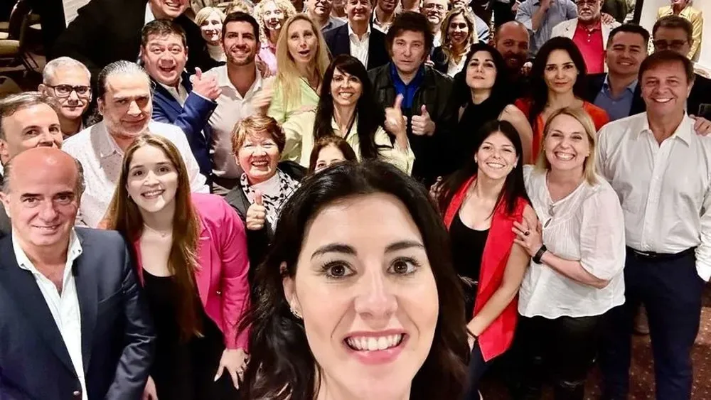 Reunión de La Libertad Avanza para contener la fuga de legisladores