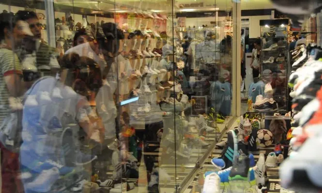 Los shoppings consideran opciones para reabrir sus puertas