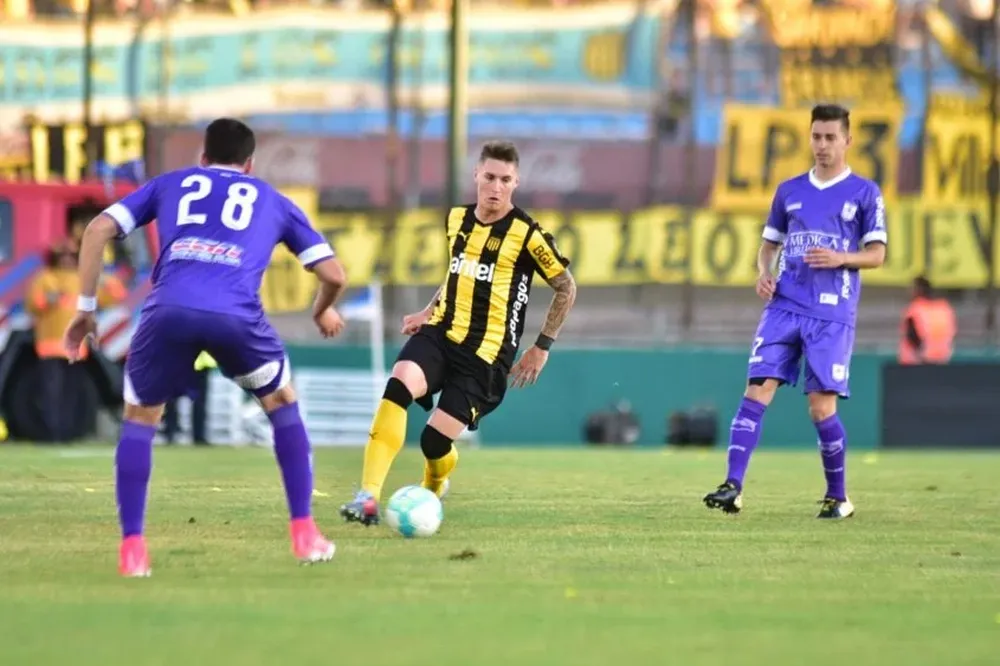 Guilllermo Varela en la semifinal del Uruguayo entre Peñarol-Defensor Sporting