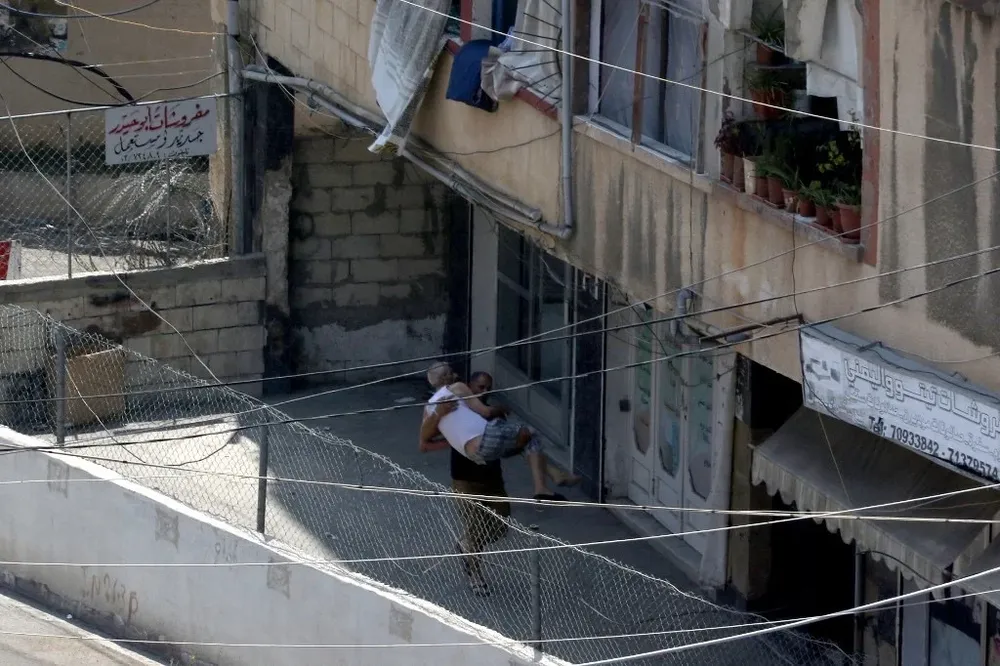 Un muerto y varios heridos en un tiroteo nocturno en el campo de refugiados palestinos de Ain al-