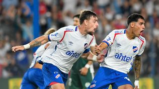 Sebastián Coates festeja el gol del empate de Nacional ante Plaza Colonia por el Torneo Apertura
