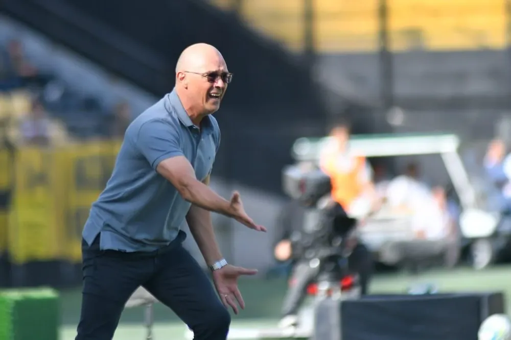 Alfredo Arias apronta el equipo de Peñarol para este sábado