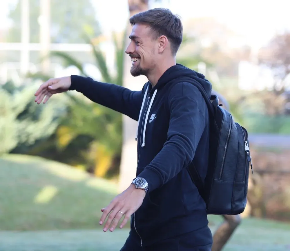 Sebastián Coates en su llegada al Complejo de la AUF para preparase para la Copa América de Brasil 2019