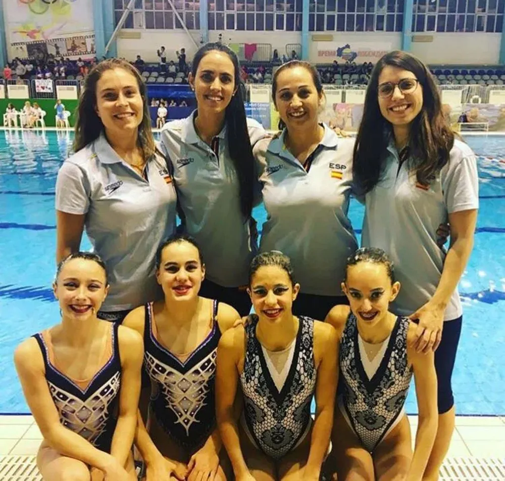 Florencia Rodrigo, la segunda de arriba a la izquierda, junto a las demás entrenadoras de España