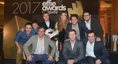 Equipo de Publicis Impetu durante la celebración de la obtención del Gran Effie