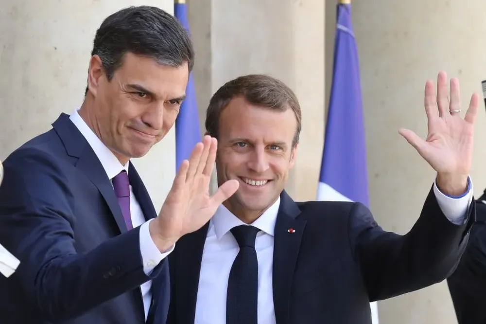 Emmanuel Macron con Pedro Sánchez