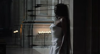 La rapera Tokischa fue denunciada por grabar semidesnuda en una basílica de San Sebastián.