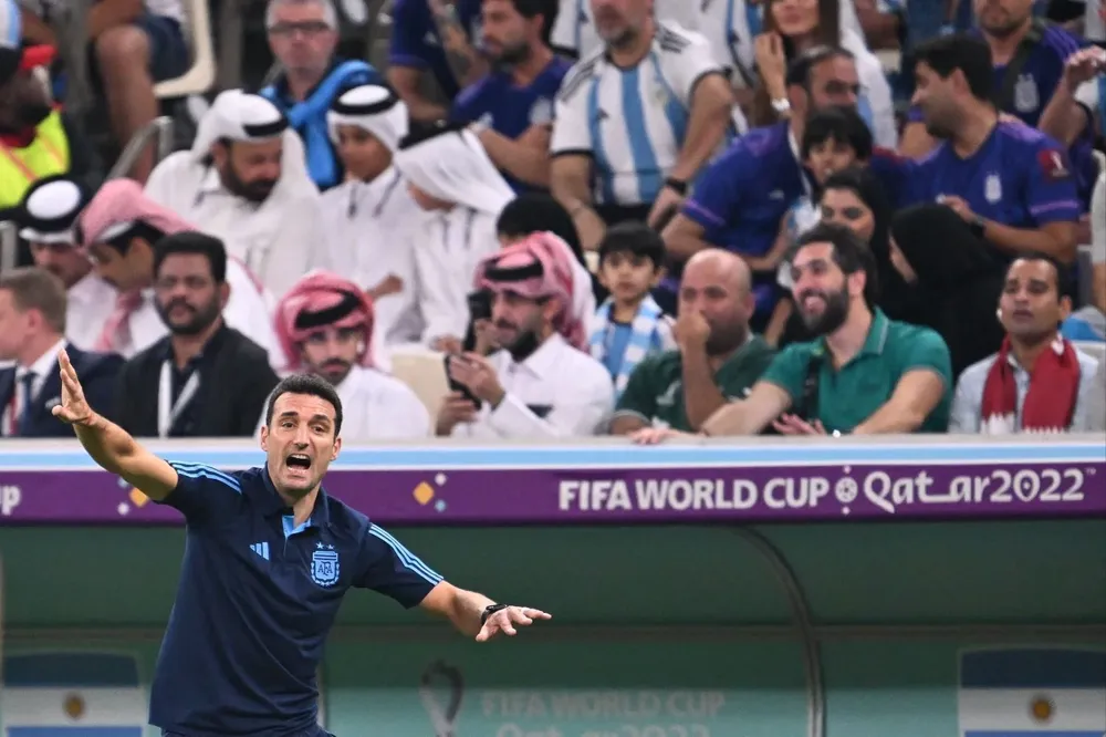 Lionel Scaloni en el partido Argentina y México