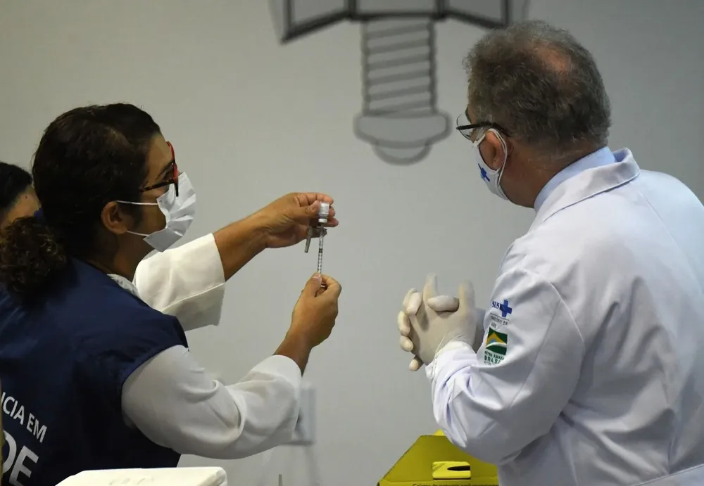 Centro vacunatorio en Brasil